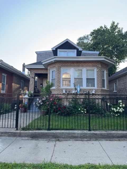 Photo of 6922 S Campbell Avenue, Chicago, IL 60629 (MLS # 12498604)