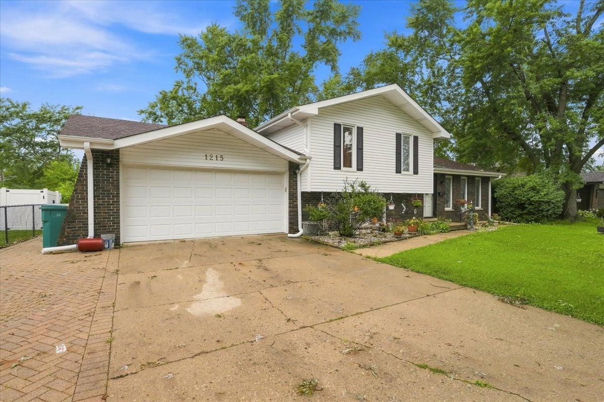 1215 DEVONSHIRE Drive