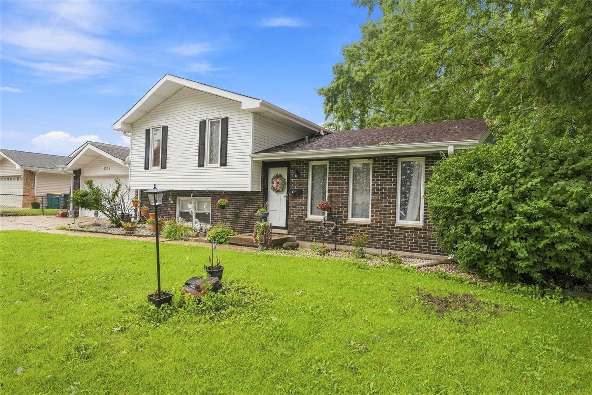 1215 DEVONSHIRE Drive