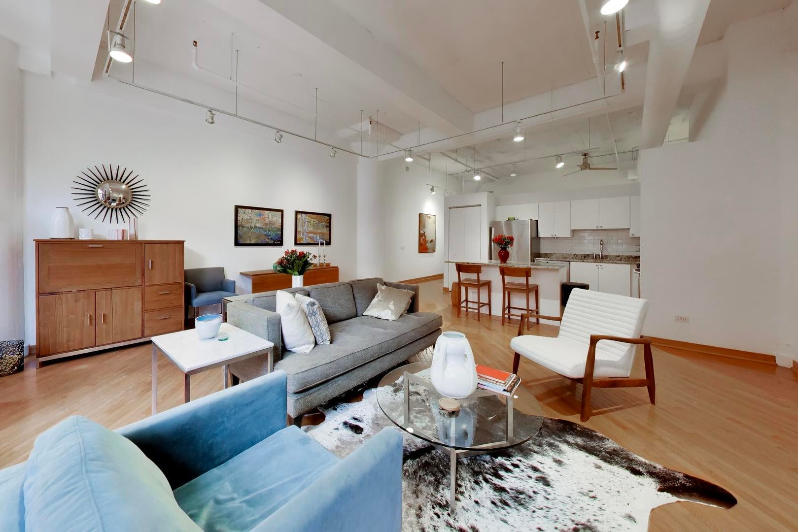 333 W Hubbard Street 209