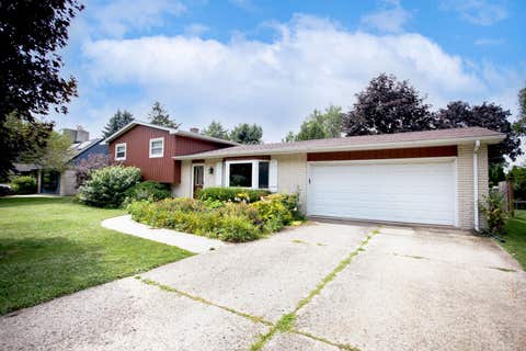 Photo of 936 Estes Street, Gurnee, IL 60031 (MLS # 12727015)