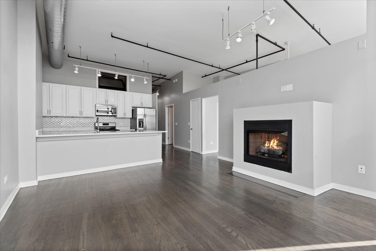 1224 W VAN BUREN Street 809