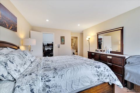 Tiny photo for 2620 N Windsor Drive #201, Arlington Heights, IL 60004 (MLS # 12486874)