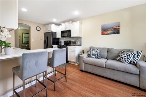 Tiny photo for 2620 N Windsor Drive #201, Arlington Heights, IL 60004 (MLS # 12486874)