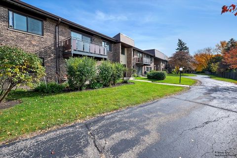Tiny photo for 2620 N Windsor Drive #201, Arlington Heights, IL 60004 (MLS # 12486874)