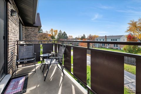 Tiny photo for 2620 N Windsor Drive #201, Arlington Heights, IL 60004 (MLS # 12486874)