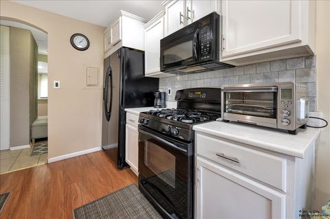 Tiny photo for 2620 N Windsor Drive #201, Arlington Heights, IL 60004 (MLS # 12486874)