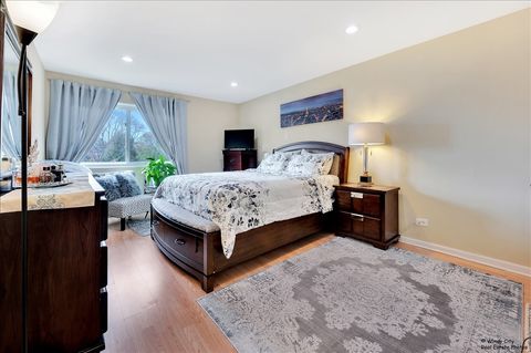 Tiny photo for 2620 N Windsor Drive #201, Arlington Heights, IL 60004 (MLS # 12486874)