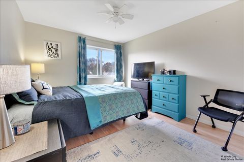 Tiny photo for 2620 N Windsor Drive #201, Arlington Heights, IL 60004 (MLS # 12486874)