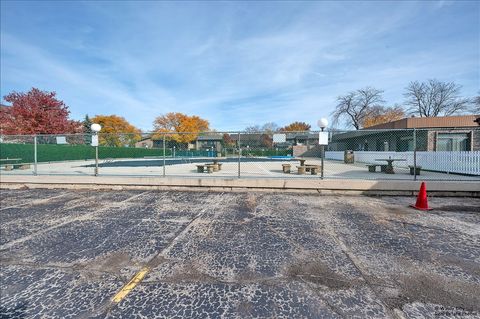 Tiny photo for 2620 N Windsor Drive #201, Arlington Heights, IL 60004 (MLS # 12486874)