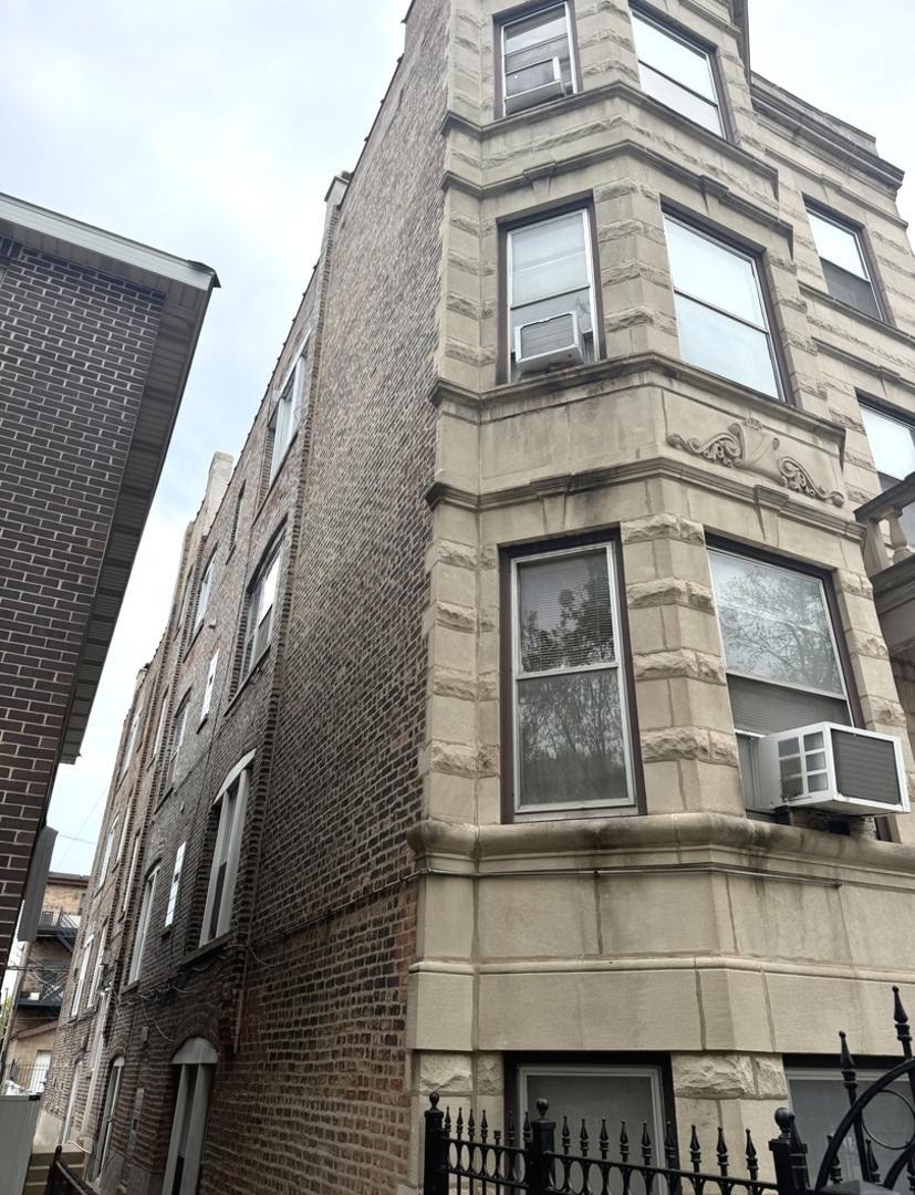 927 S Claremont Avenue