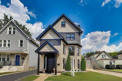 Photo of 4305 N Mobile Avenue, Chicago, IL 60634 (MLS # 12564677)