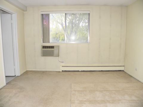 Tiny photo for 290 N Westgate Road #200, Mount Prospect, IL 60056 (MLS # 12499710)