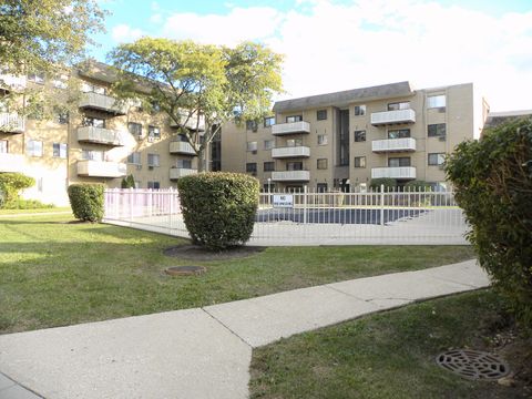 Tiny photo for 290 N Westgate Road #200, Mount Prospect, IL 60056 (MLS # 12499710)