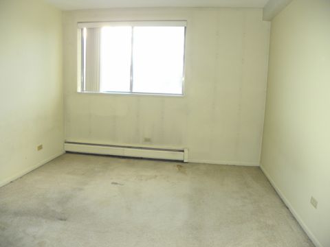 Tiny photo for 290 N Westgate Road #200, Mount Prospect, IL 60056 (MLS # 12499710)