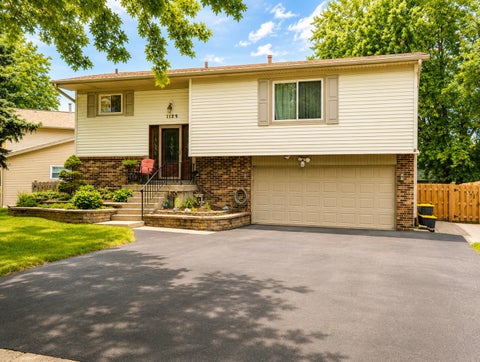 Tiny photo for 1129 Bramble Avenue, Bolingbrook, IL 60490 (MLS # 12747826)