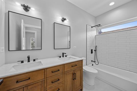 Tiny photo for 2323 W Farragut Avenue, Chicago, IL 60625 (MLS # 12596591)