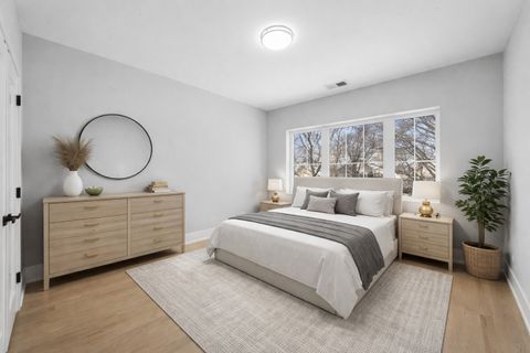 Tiny photo for 2323 W Farragut Avenue, Chicago, IL 60625 (MLS # 12596591)