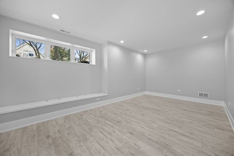 Tiny photo for 2323 W Farragut Avenue, Chicago, IL 60625 (MLS # 12596591)