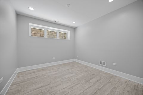 Tiny photo for 2323 W Farragut Avenue, Chicago, IL 60625 (MLS # 12596591)