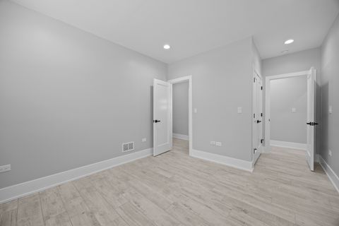 Tiny photo for 2323 W Farragut Avenue, Chicago, IL 60625 (MLS # 12596591)