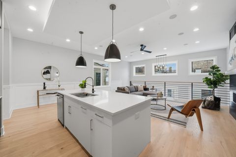 Tiny photo for 2323 W Farragut Avenue, Chicago, IL 60625 (MLS # 12596591)