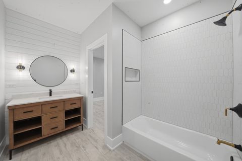 Tiny photo for 2323 W Farragut Avenue, Chicago, IL 60625 (MLS # 12596591)