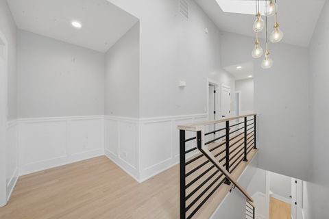 Tiny photo for 2323 W Farragut Avenue, Chicago, IL 60625 (MLS # 12596591)