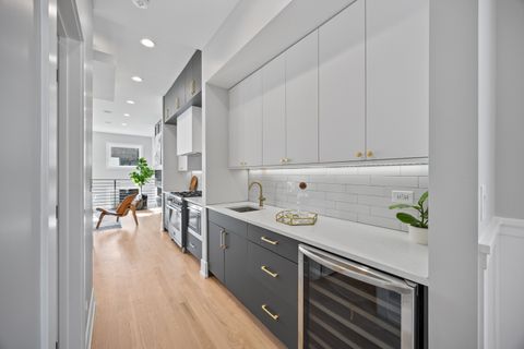 Tiny photo for 2323 W Farragut Avenue, Chicago, IL 60625 (MLS # 12596591)