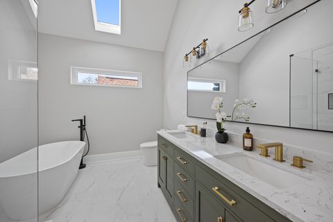 Tiny photo for 2323 W Farragut Avenue, Chicago, IL 60625 (MLS # 12596591)