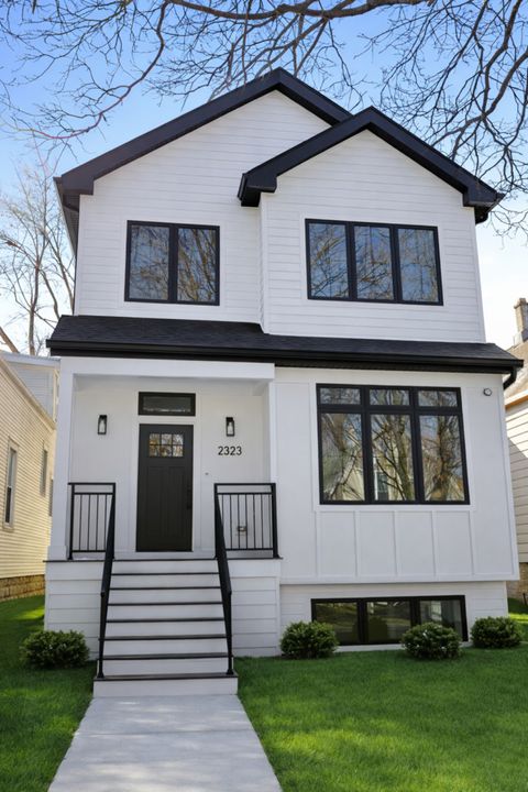 2323 W Farragut Avenue Chicago IL 60625