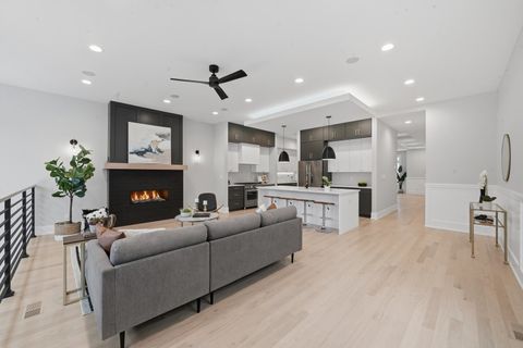 Tiny photo for 2323 W Farragut Avenue, Chicago, IL 60625 (MLS # 12596591)