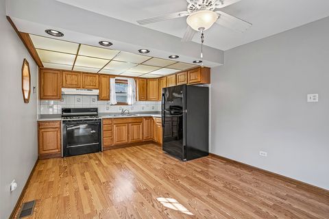 Tiny photo for 808 COVE Avenue, Lockport, IL 60441 (MLS # 12487159)