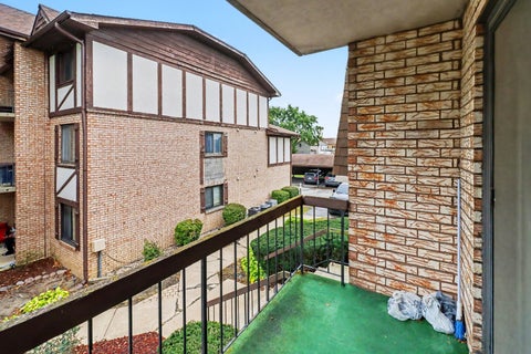 Tiny photo for 2815 Glenwood Lansing Road #206, Lynwood, IL 60411 (MLS # 12762516)