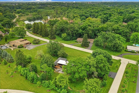 Tiny photo for 5 Bruce Circle N, Hawthorn Woods, IL 60047 (MLS # 12720955)