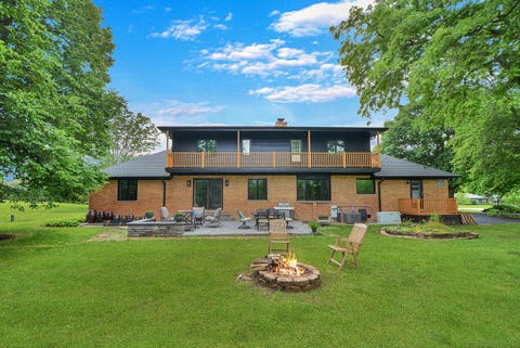 Tiny photo for 5 Bruce Circle N, Hawthorn Woods, IL 60047 (MLS # 12720955)