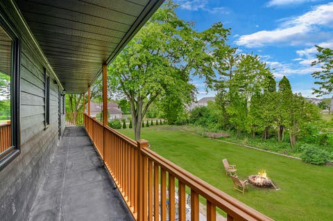 Tiny photo for 5 Bruce Circle N, Hawthorn Woods, IL 60047 (MLS # 12720955)