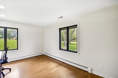 Tiny photo for 5 Bruce Circle N, Hawthorn Woods, IL 60047 (MLS # 12720955)
