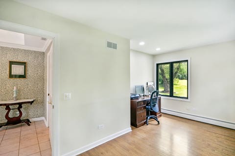 Tiny photo for 5 Bruce Circle N, Hawthorn Woods, IL 60047 (MLS # 12720955)