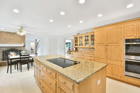 Tiny photo for 5 Bruce Circle N, Hawthorn Woods, IL 60047 (MLS # 12720955)