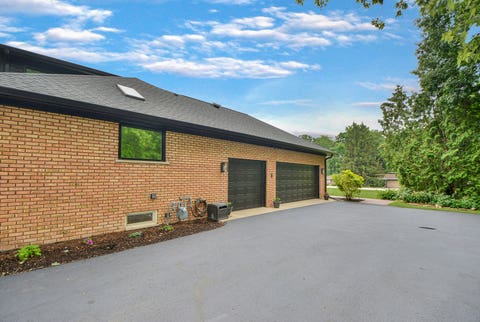 Tiny photo for 5 Bruce Circle N, Hawthorn Woods, IL 60047 (MLS # 12720955)