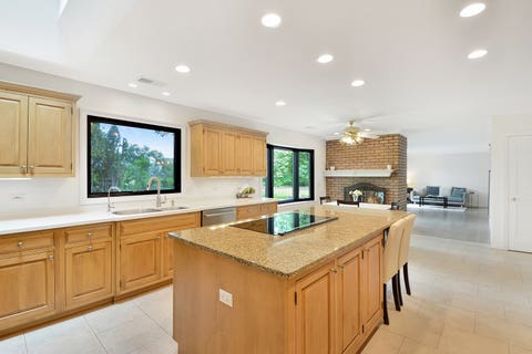Tiny photo for 5 Bruce Circle N, Hawthorn Woods, IL 60047 (MLS # 12720955)