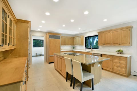 Tiny photo for 5 Bruce Circle N, Hawthorn Woods, IL 60047 (MLS # 12720955)