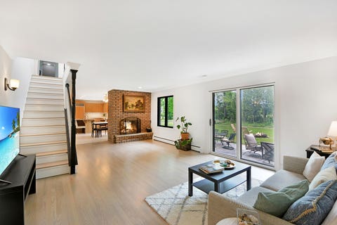 Tiny photo for 5 Bruce Circle N, Hawthorn Woods, IL 60047 (MLS # 12720955)