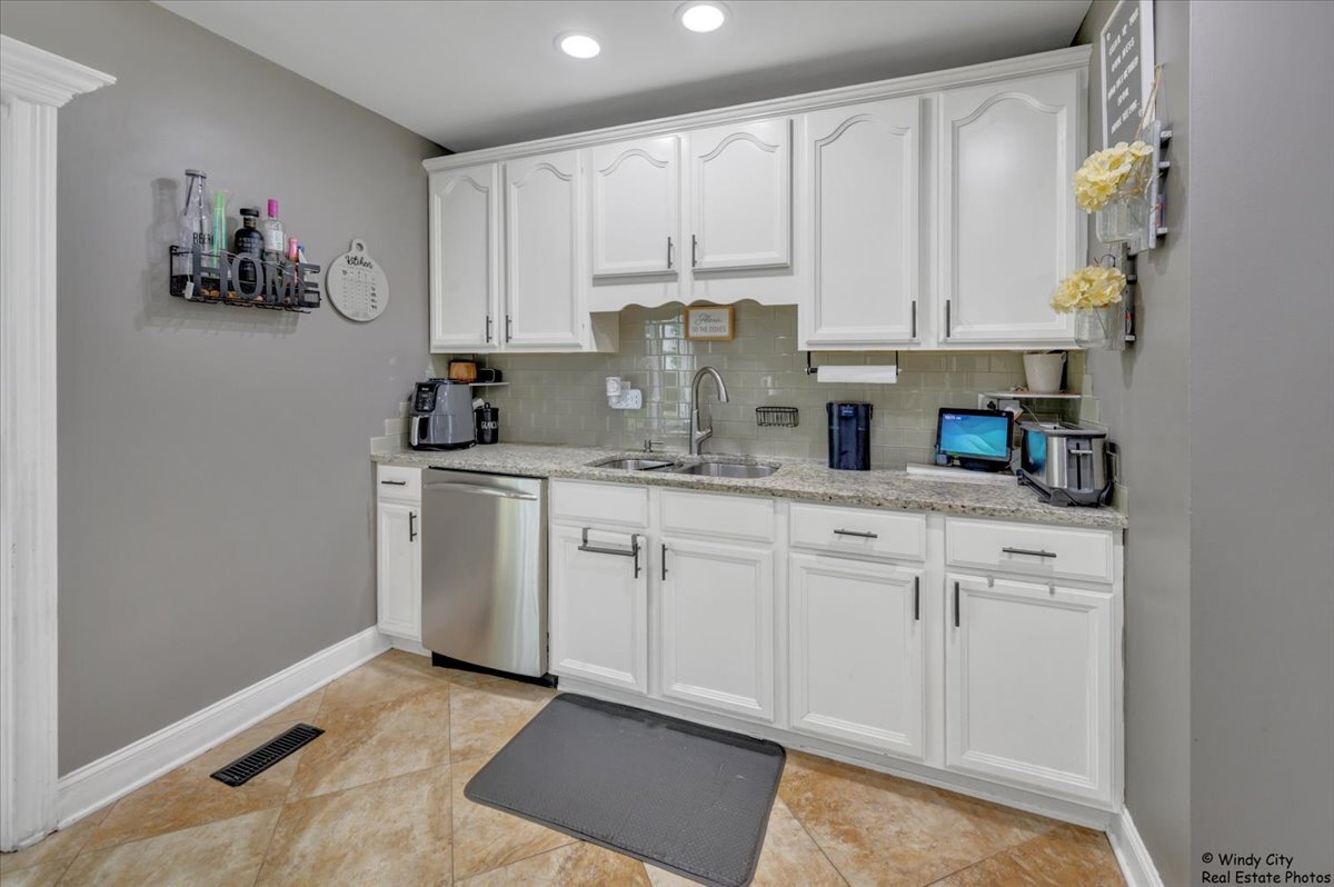 8246 N Applewood Court