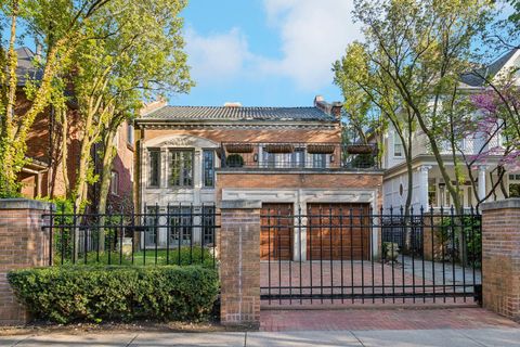579 W Hawthorne Place Chicago IL 60657