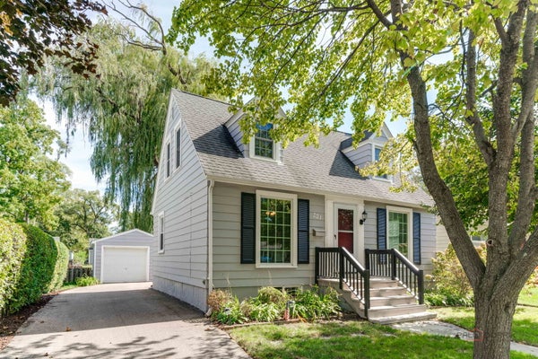 221 N PRAIRIE AVE, MUNDELEIN, IL 60060 - Image 08097e46c21e0e269e89b78e6aa8d340/545490218