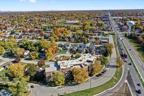 Tiny photo for 7100 W 95th Street #312, Oak Lawn, IL 60453 (MLS # 12513751)