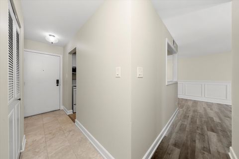 Tiny photo for 7100 W 95th Street #312, Oak Lawn, IL 60453 (MLS # 12513751)