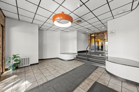 Tiny photo for 7100 W 95th Street #312, Oak Lawn, IL 60453 (MLS # 12513751)